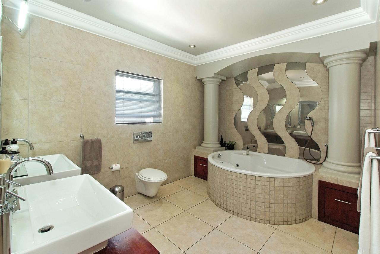 Ushaka Manor Guest House เดอร์บัน ภายนอก รูปภาพ